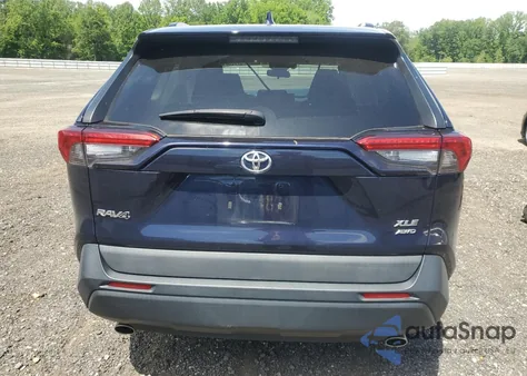 2021 Toyota Rav4 Xle z USA, uszkodzony, nr VIN 2T3P1RFV8MW191624
